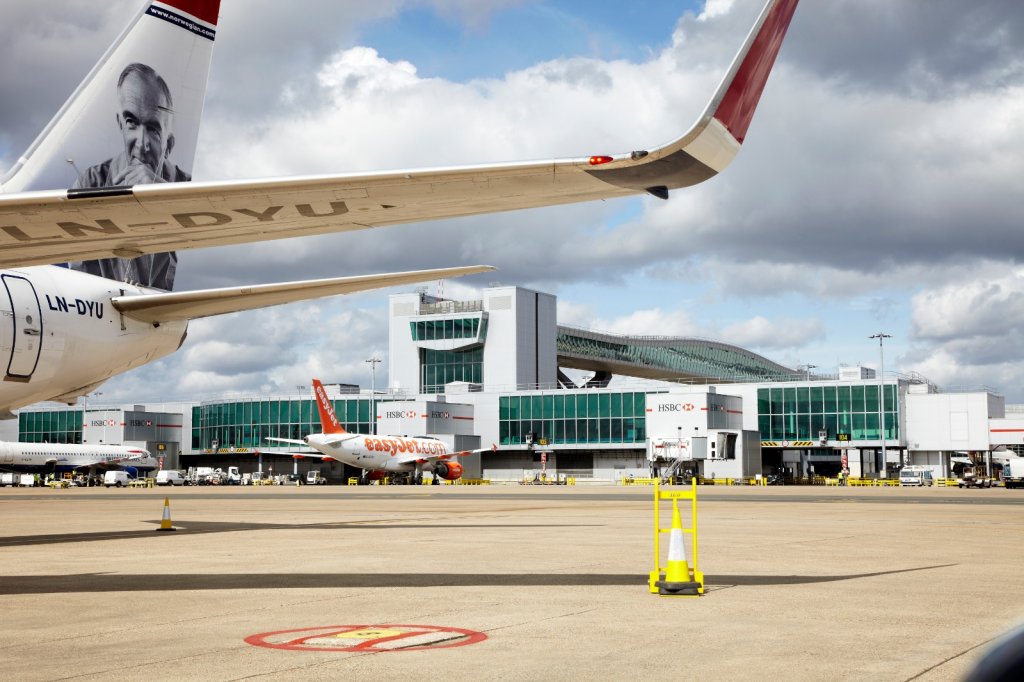 London Gatwick announces quarter of workforce cut