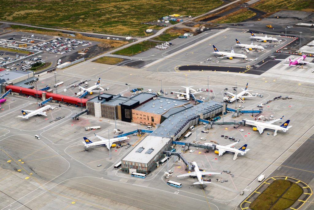 Iceland to require two tests in addition to quarantine period
